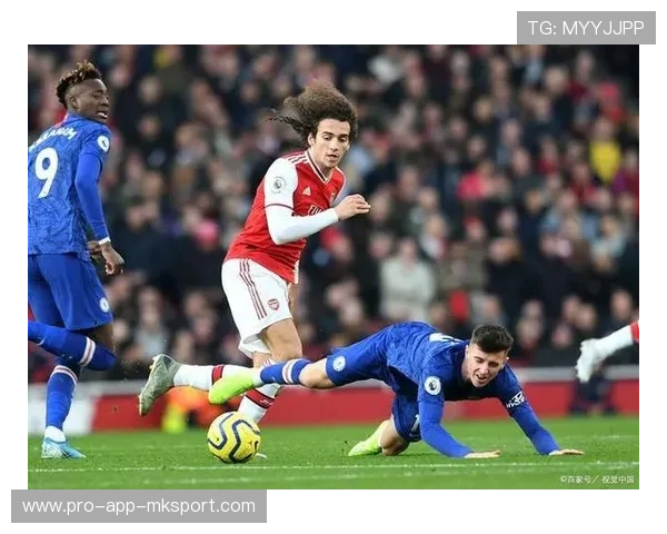 布莱顿中场组织稳定,对节奏掌控更强