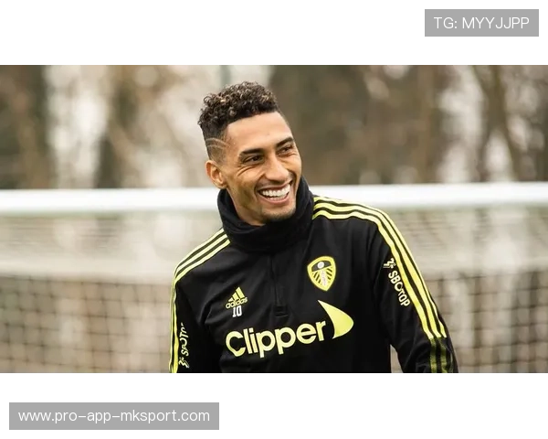 巴萨拉菲尼亚转身抽射得手 巴萨拉菲尼亚转身抽射得手